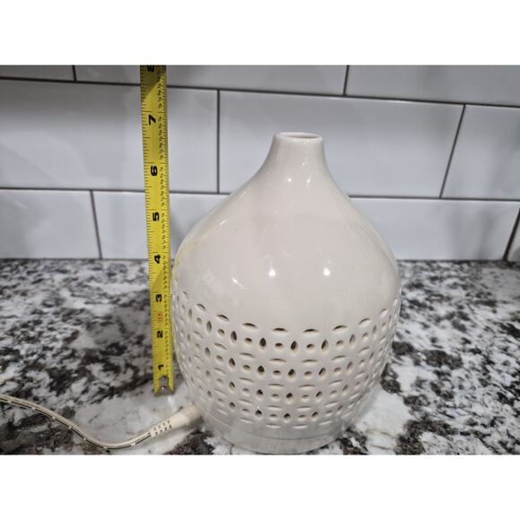 Opalhouse Ceramic Ultrasonic Color-Changing Oil Diffuser 300mL Aromatherapy - Picture 3 of 4